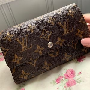 LV WALLET